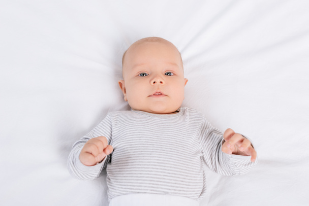 innocent caucasian baby - Φωτογραφία, εικόνα
