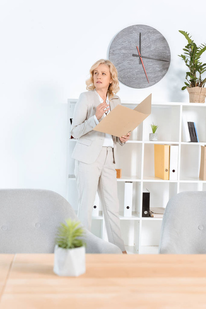businesswoman with folder in office - Фото, зображення