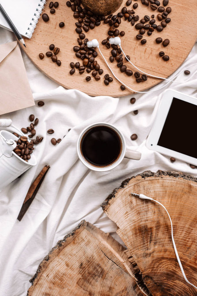 kahvipapuja puinen kanto
  - Valokuva, kuva