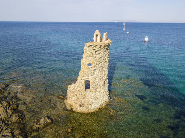 Vue Aérienne de la Tour Génoise, Tour Génoise, Péninsule du Cap Corse, Corse. Le littoral. France
 - Photo, image