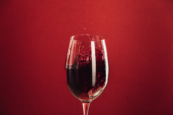 Vin rouge en verre - Photo, image