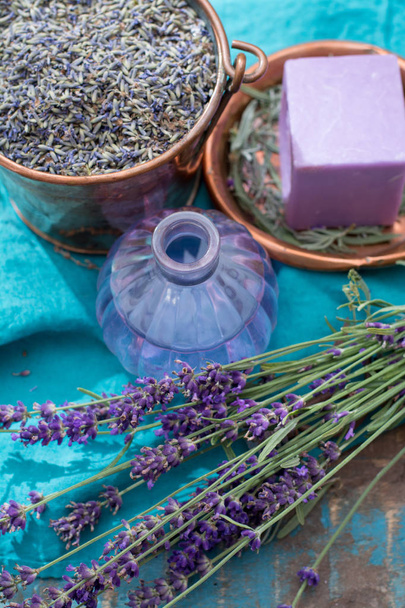 Lavender soap and natural perfumed oil, made from fresh or dried lavender flowers, aroma spa treathment and bodycare for women - Foto, Imagen