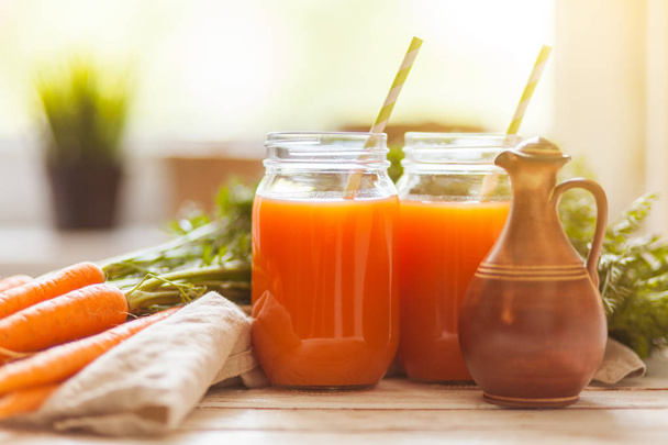 Fresh organic carrot juice - Foto, afbeelding