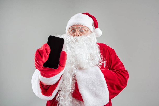 Senior Father Frost presenting modern cellphone - Foto, afbeelding