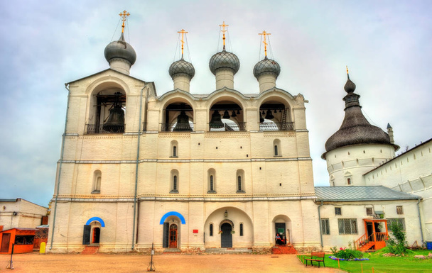 Καμπαναριό του καθεδρικού ναού Κοιμήσεως Θεοτόκου στο Κρεμλίνο Ροστόφ στην Περιφέρεια Γιαροσλάβλ, Ρωσία - Φωτογραφία, εικόνα