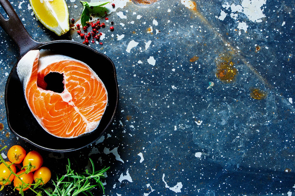 Filete de salmón crudo - Foto, imagen
