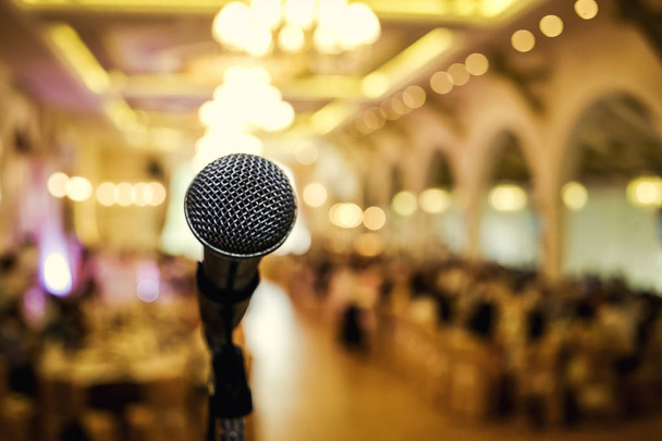 Microphone. A microphone on stage. A pub. Bar. Restaurant. Classic. Evening. Night show. European restaurant. European bar. American restaurant. American bar. - 写真・画像