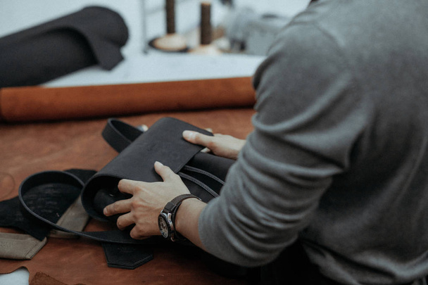 The master makes a leather bag. A close up, a product from skin in hands. - Fotoğraf, Görsel
