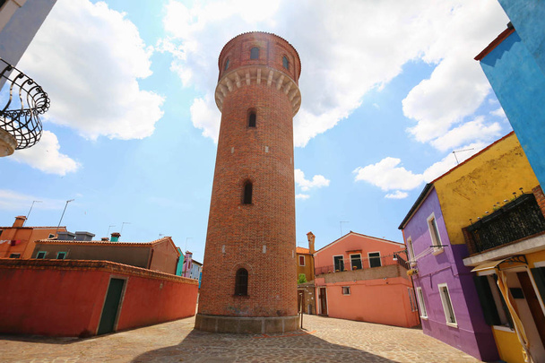 farbenfrohe Häuser der Insel Burano / kleines Dorf in der Nähe von Venedig - Foto, Bild