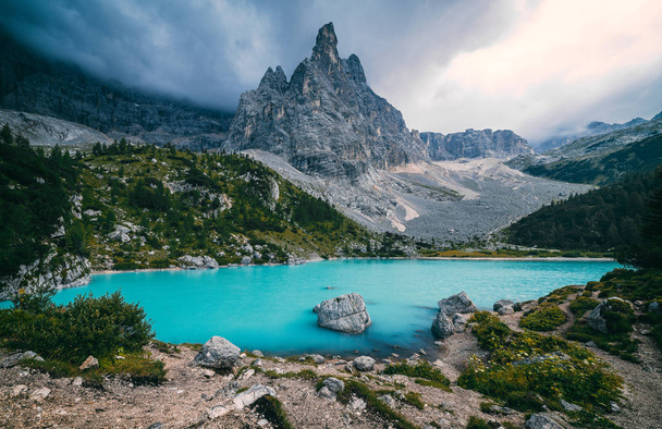 Το Monte Sorapis λίμνη, Δολομίτες, Ιταλία. - Φωτογραφία, εικόνα