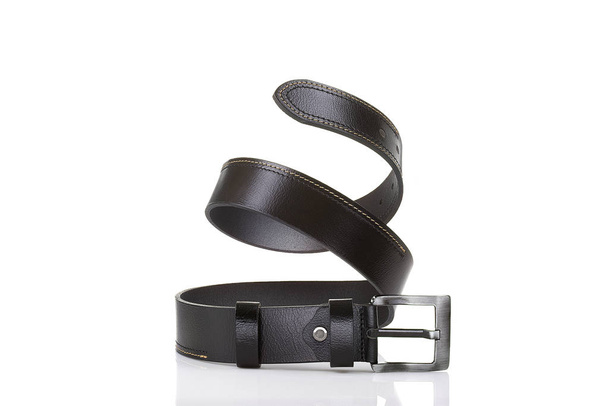 Cinturón de cuero marrón oscuro
 - Foto, imagen