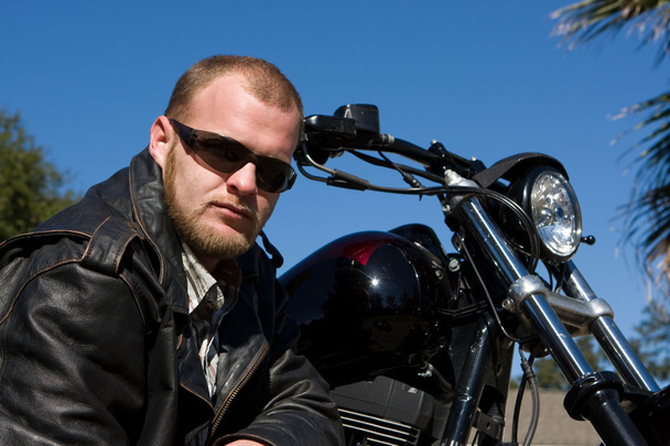 Homme à moto
 - Photo, image
