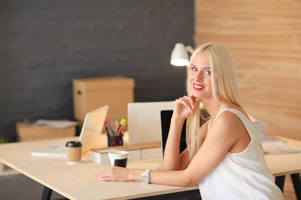 Fashion designers working in studio sitting on the desk. - Foto, Bild