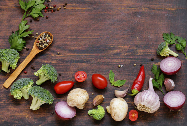 Élelmiszer-háttér, egészséges táplálkozás zöldségek és fűszernövények - Fotó, kép