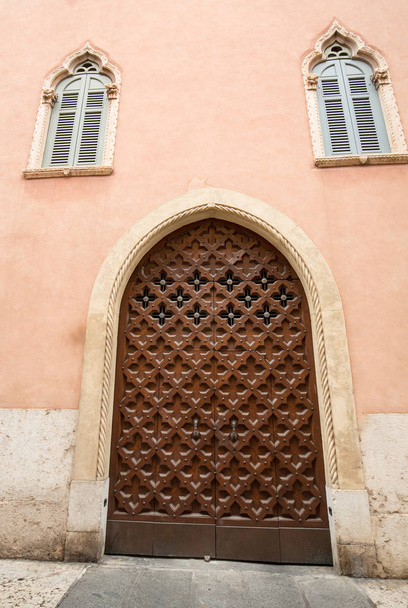 Verona, Veneto, İtalya, Avrupa'nın bir ev girişi  - Fotoğraf, Görsel