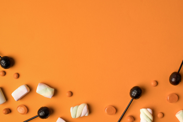 Хеллоуїн цукерки і зефір
 - Фото, зображення