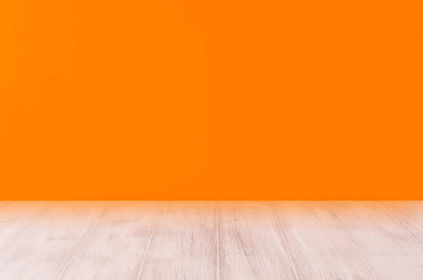 Halloween orange blank background with white wooden board shelf. - Foto, immagini