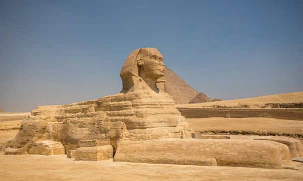 Сфинкс и большие пирамиды
 - Фото, изображение