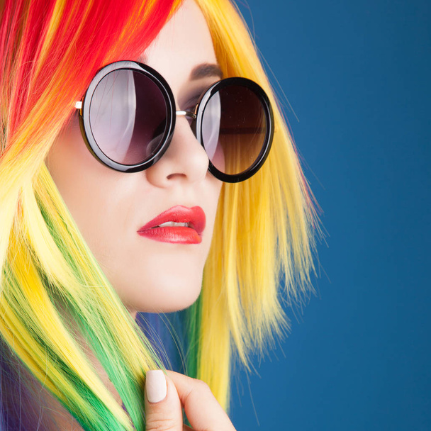 woman wearing color wig  - Foto, immagini