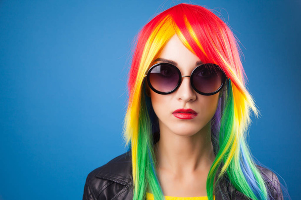 woman wearing color wig  - Valokuva, kuva