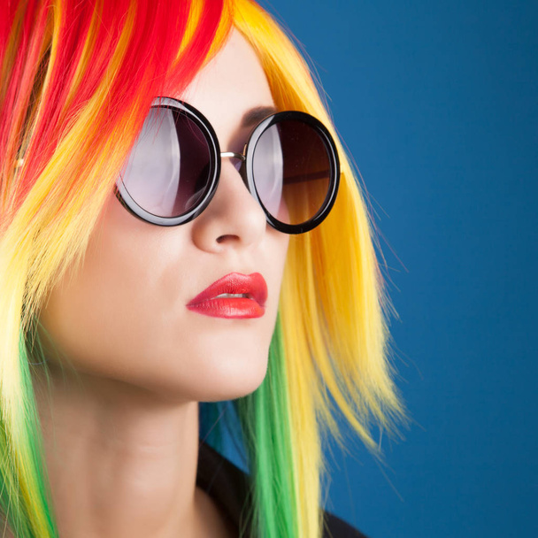 woman wearing color wig  - Foto, immagini