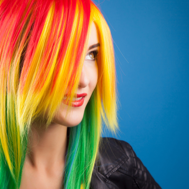 woman wearing color wig  - Foto, afbeelding