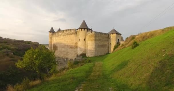 Luftaufnahme der Burg von Chotyn - Filmmaterial, Video