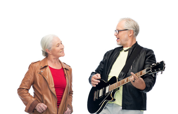 happy senior couple with electric guitar - Zdjęcie, obraz
