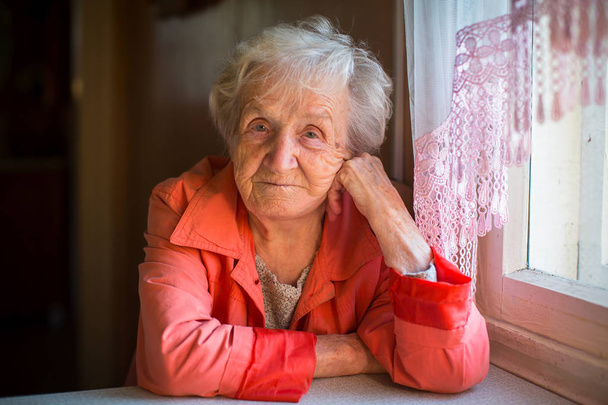 Portrait of elderly woman - Photo, Image