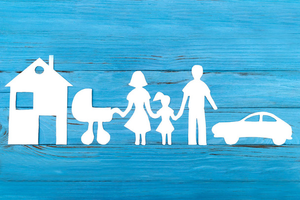 Papiersilhouette einer Familie mit Kinderwagen - Foto, Bild