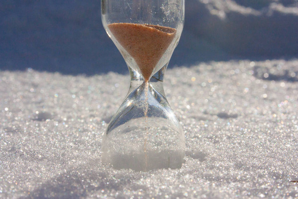 christmas close. supper concept. hourglass - Foto, afbeelding