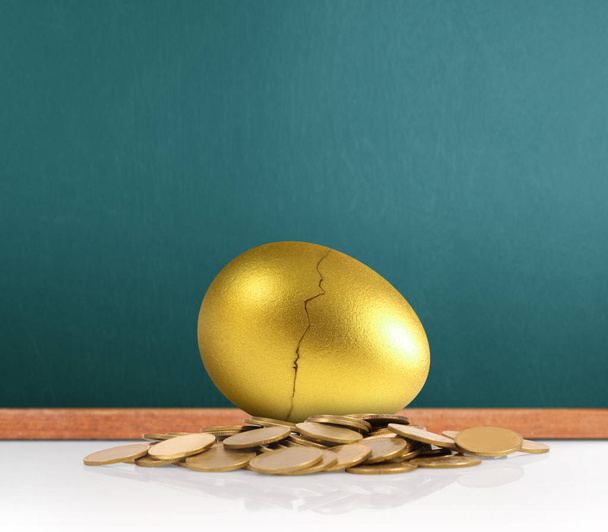 Investeringen concept van gouden eieren - Foto, afbeelding