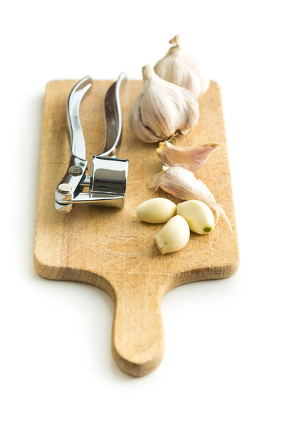 Garlic and garlic press. - Valokuva, kuva