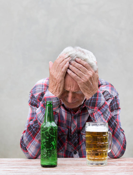 Senior drunk man with hangover - Photo, Image