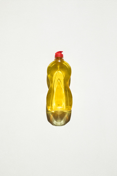 Botella de producto de limpieza
 - Foto, imagen