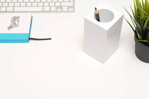 Obszaru roboczego nowoczesne biurko dla twórczego myślenia i projektowania - Zdjęcie, obraz