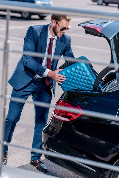 businessman with suitcase at car - Foto, Imagem