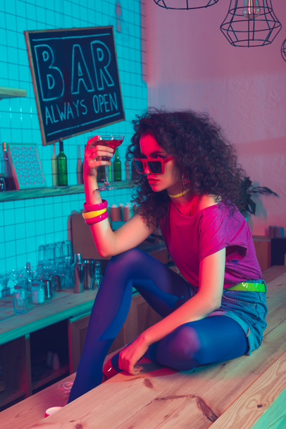 fashionable woman with cocktail - Foto, imagen