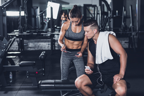 couple using tablet in gym - Photo, Image