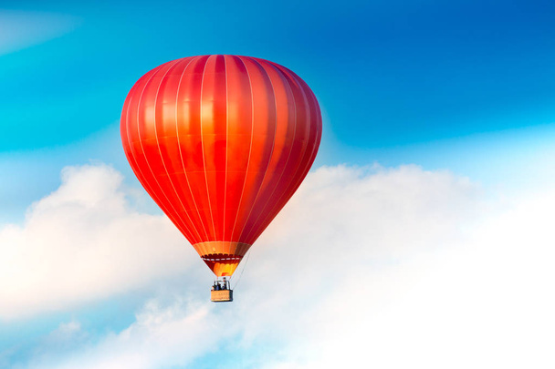 κόκκινο με αερόστατο - Φωτογραφία, εικόνα