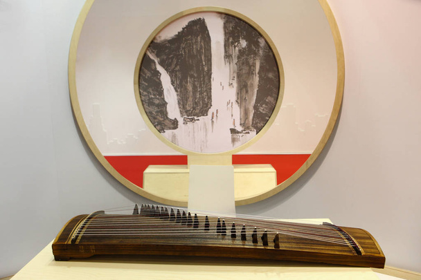 traditionelles chinesisches guzheng - Foto, Bild