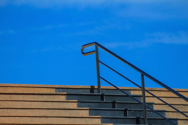 Merdiven çimento ile çelik korkuluk - Fotoğraf, Görsel
