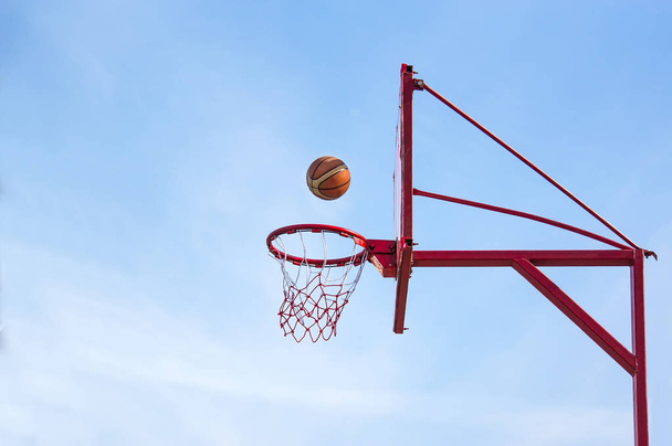 Antiguo aro de baloncesto
, - Foto, Imagen