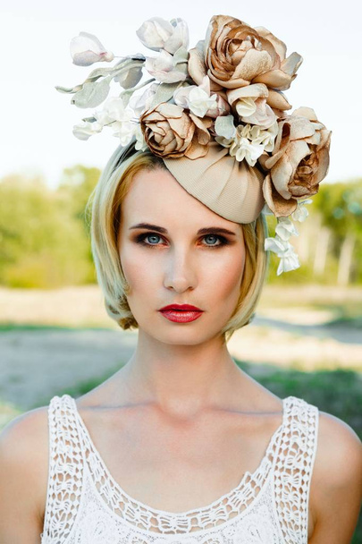 woman in luxurious floral headdress - Foto, imagen