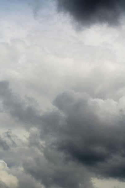 Sky és Clouds nehéz - Fotó, kép