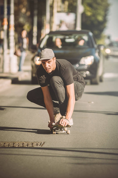 Pro skateboarder ride skateboard on capital road street through  - 写真・画像