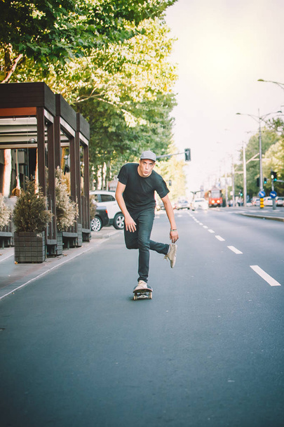 Pro skateboarder ride skateboard on capital road street through  - Фото, зображення