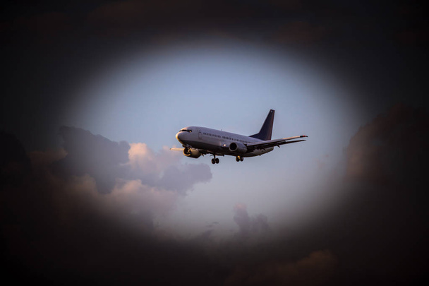 El aterrizaje del avión
 - Foto, Imagen