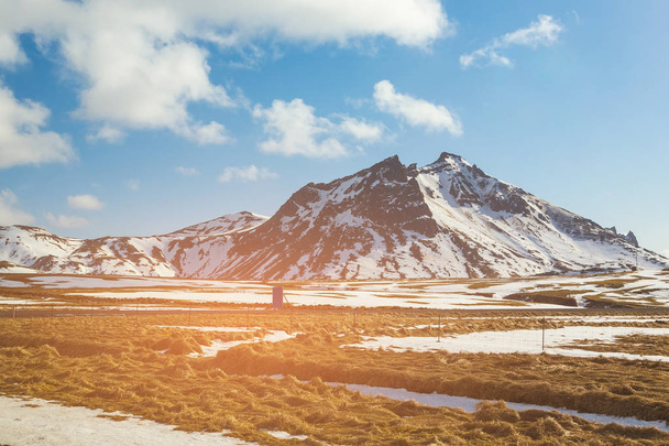 Talvikausi luonnonmaisema vuori auringon valon vaikutus
 - Valokuva, kuva