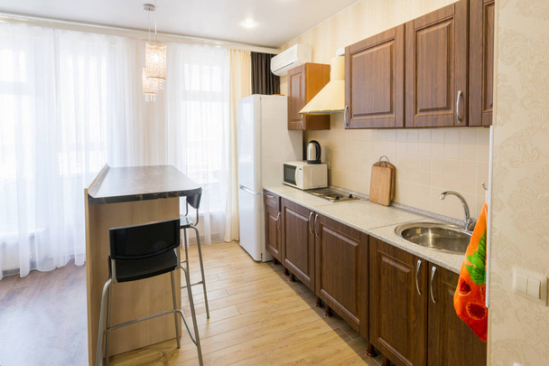 Bár konyha lakberendezés számláló a lakásban - Fotó, kép